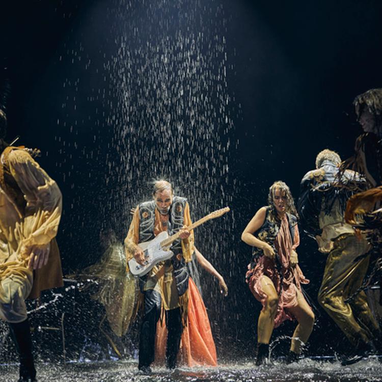 Det bliver fedt og mørkt, når der går mere rock'n'roll i tingene efter pausen. Foto: Emilia Therese