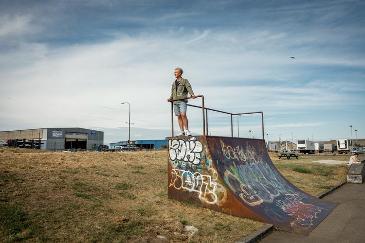 Viggo Søbjerg (V) går i 2.G på Frederiksværk Gymnasium og er en af Danmarks yngste kandidater på stemmesedlen til kommunalvalget 18. november.  Foto: Miriam Dalsgaard
