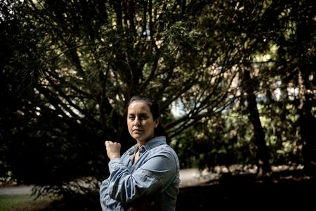 Folkeskolelærer og debattør Geeti Amiri oplever en stor mangel på respekt for lærergerningen fra både elever og forældre. Foto: Mads Nissen