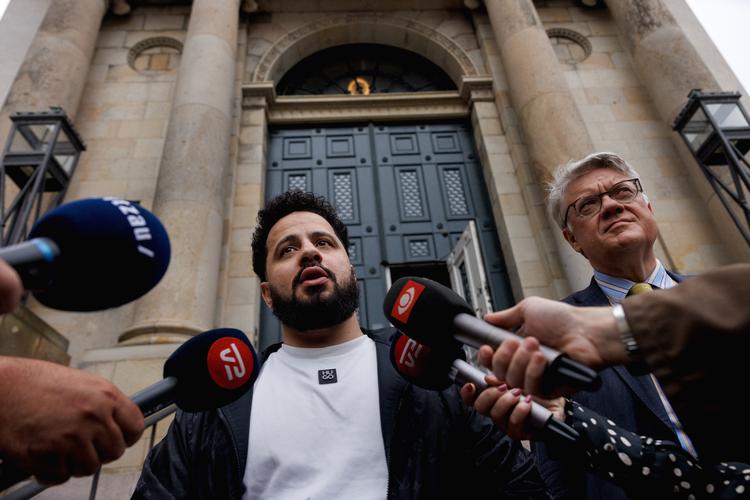 Højesteret gik imod Østre Landsrets kendelse og pålagde PET og FE offentligt at anerkende, at Ahmed Samsam har været på efterretningstjenesternes lønningsliste.   Foto: Jacob Ehrbahn