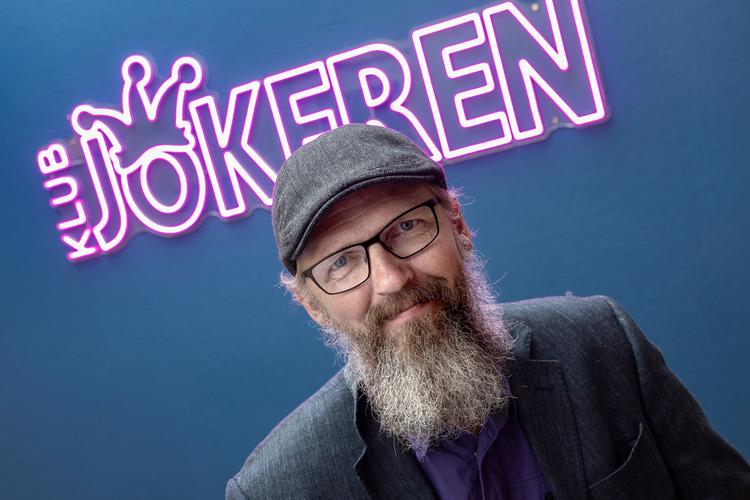 Fritidsklubben Jokeren på Frederiksberg indførte mobilfri klub. Frygten var, at børnene ville skride, men de er blevet hængende og er nu mere engageret i leg, kreative udfoldelser og hinanden. Mikkel Grundtvig leder Jokeren. Foto: Finn Frandsen