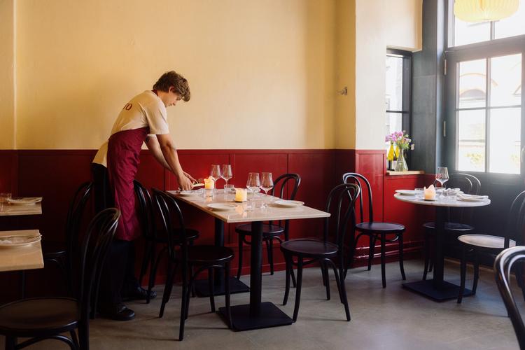 Bar Piatto er italiensk med et touch af Japan - nok fordi køkkenchefen Hans Kjellsson har en fortid på både Jah Izakaya og Sushi Anaba i København.   Foto: Loui Pedersen