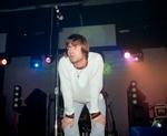 Liam Gallagher på scenen i midten af 1990'erne i Oasis' storhedstid. 30 år senere har deres comeback udviklet sig til en decideret folkefest i Storbritannien. Foto: Fryderyk Gabowicz/Ritzau Scanpix