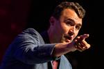 Charlie Kirk udviste et særligt talent for at bruge sociale medier og konservativ aktivisme på universiteter til at opbygge en følgerskare, der gjorde ham til en af højrefløjens mest magtfulde stemmer. Foto: Meredith Seaver/AP/Ritzau Scanpix