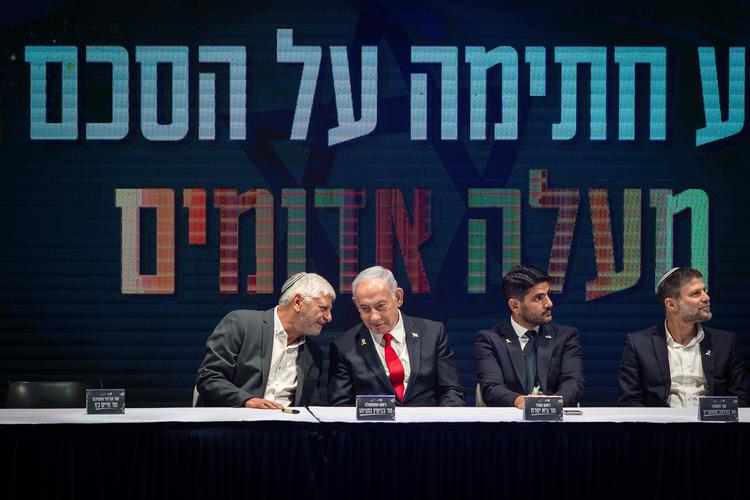 Israels ministerpræsident, Benjamin Netanyahu, skrev torsdag under på en plan om nye omstridte bosættelser på Vestbredden på et pressemøde, hvor han også erklærede, at »der bliver ingen palæstinensisk stat«. Foto: Miriam Dalsgaard