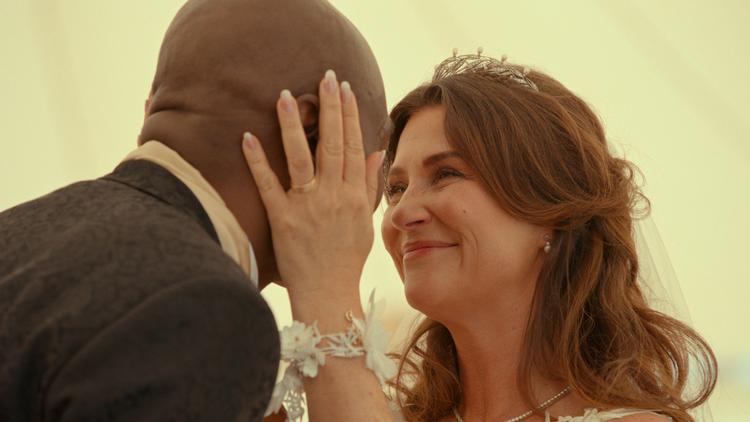 »Disse mennesker elsker hinanden. Deres kærlighed er ægte. Det er jeg ikke i tvivl om», siger instruktøren Rebecca Chaiklin om den norske prinsesse Märtha Louise og hendes amerikanske mand, Durek Verrett. Foto: Netflix