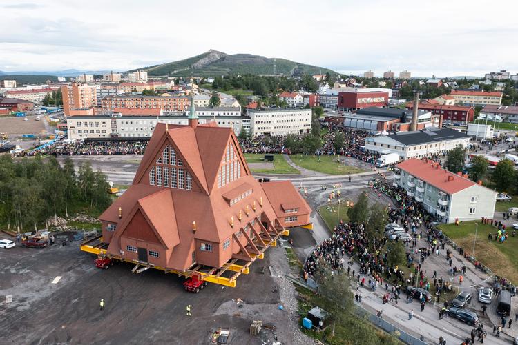 Kiruna ikoniske trækirke fra 1912 er blandt de bygninger, der er blevet flyttet for at give plads til mineudvidelserne. Foto: Fredrik Sandberg/Ritzau Scanpix