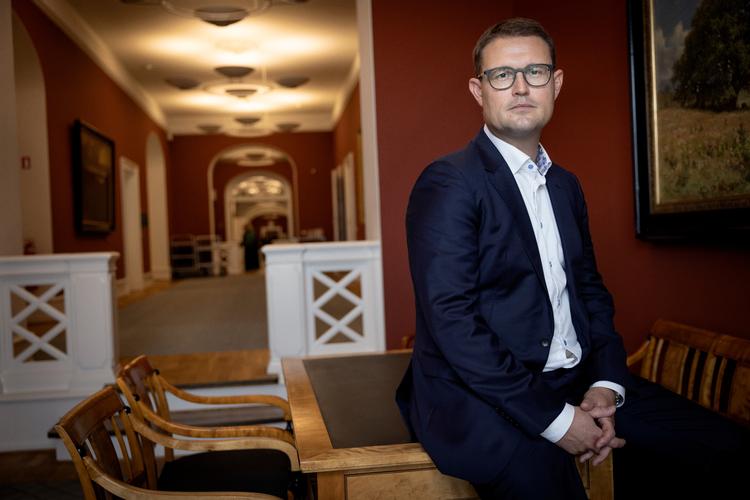 Socialdemokratiets politiske ordfører, Christian Rabjerg Madsen, fastholder, at nye våbensystemer, der skal kunne ramme mål inde i Rusland, skal forhindre krig. Foto: Mads Nissen