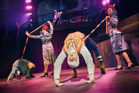 Der er sine steder kodylt cirkusknald på den i 'De vilde kaniner'. Foto: Emilia Therese