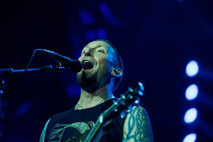 Michael Poulsen gav den som en blanding af Elvis, Johnny Cash og sig selv. Foto: Peter Maunsbach