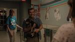 John Leguizamo som Bob Trevino i færd med at overrække en konkret og symbolsk herreløs hundehvalp til den unge Lily.  Foto: Angel Films