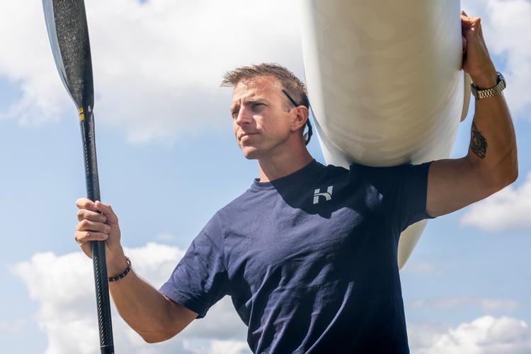 Med blandt andet uddannelse, foredrag, rådgivning og træning, husrenovering og en søn på et år har Rene Holten Poulsen en fuld kalender efter karrieren er indstillet. Foto: Nicolai West