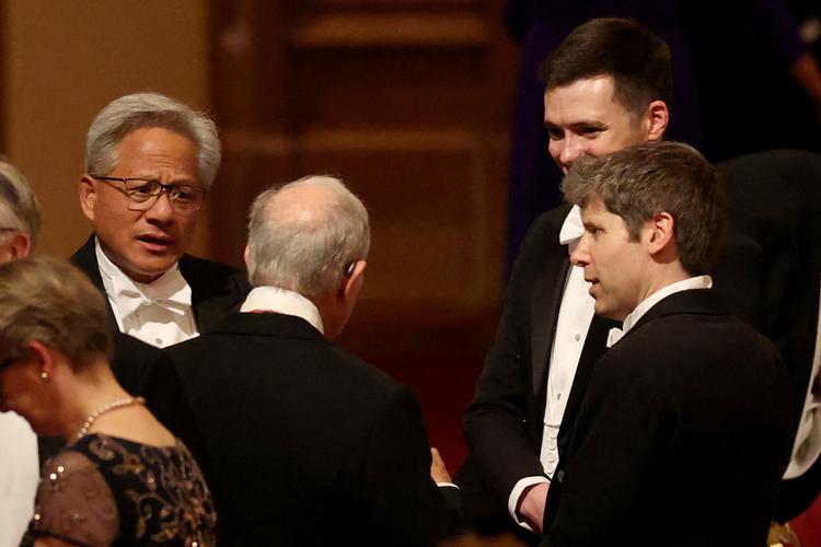 OpenAI's administrerende Sam Altman (th.) og Nvidias administrerende direktør, Jensen Huang (tv.), deltog begge i statsmiddagen i London i forbindelse med Donald Trumps statsbesøg. Foto: Phil Noble/Ritzau Scanpix