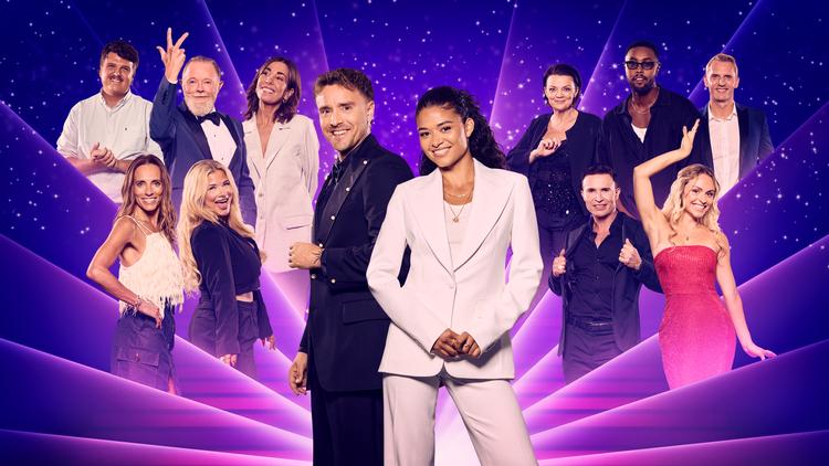 Årets nydansere hedder (øverst fra venstre): Alfred Midé Erichsen, Jesper Asholt, Julie Rudbæk, Pusle Helmuth, Mohamed 'Skinz' Ahmed og Peter Løvenkrands. Nederste række: Camilla Ottesen, Sissal, Gustav Salinas og Jasmin Lind. I midten ses værterne Martin Johannes Larsen og Cilia Trappaud.   Foto: Krestine Havemann, TV 2