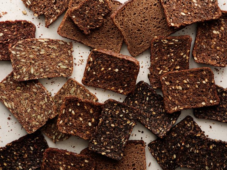 Da jeg bladrede i  ’Rugbrød – brug dine rester’, fandt jeg ud af, at det var bogen, jeg ikke vidste, at jeg havde brug for.  Foto: Rikke Westesen