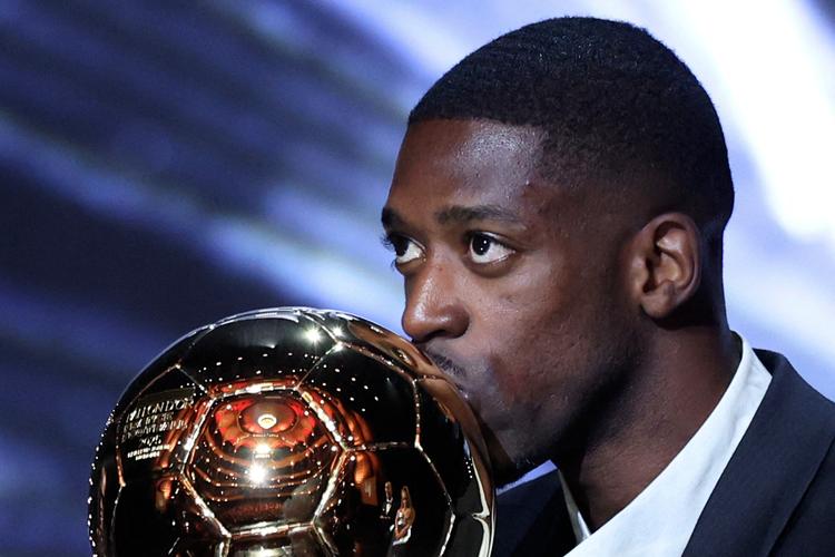 Som den sjette franskmand i historien vandt  Ousmane  Dembélé mandag den prestigefulde Ballon d'Or. Dermed har franske spillere nu vundet prisen otte gange. Foto: Franck Fife/Ritzau Scanpix