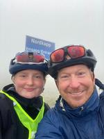 Feriens største smil med Nordkapp-skiltet i baggrunden. Foto: Morten Sørensen