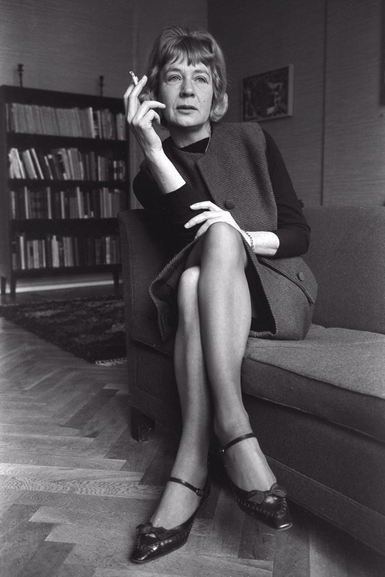 Skriften var for Tove Ditlevsen en livsopretholdende drift og digtet med sine ordguirlander den eneste trygge bolig. Det fremhæver Lilian Munk Rösings aktuelle biografi. Foto: Mogens Berger