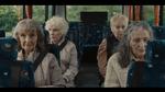Fire mødre i en bus på tur. Ingen af dem er særlig begejstrede for, at deres sønner har overladt dem til forfatteren Edward, mens de selv er taget til fest i Spanien.
 Foto: Film Bazar