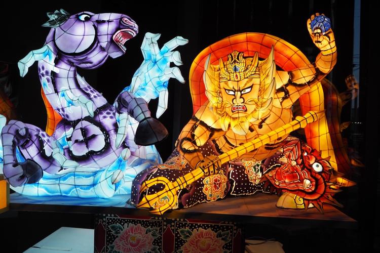 Overalt i Aomori ser man de store lanterner med figurer, der bliver båret rundt i gaderne til årets højdepunkt i august, Aomori Nebuta Festival. Foto: Lauritz Korfix Schultz
