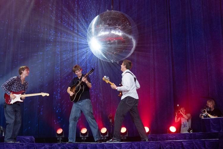 Anmelderne roste koncerten på Arena. »De kan gå på vandet lige nu«, skrev Politiken og kvitterede med fem hjerter, mens Berlingske skrev, at »pladsen var for trang«. Foto: Thomas Borberg