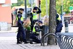 Politiet har lørdag ledt efter spor i området. Foto: 10030 Jonas Ekstromer/Ritzau Scanpix
