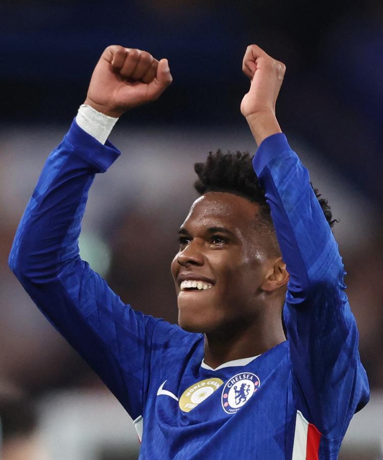 Brasilianske Estêvão blev med sin scoring dybt inde i overtiden den store helt for Chelsea. Foto: David Klein/Ritzau Scanpix