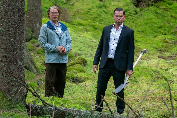 Hvor ligger hunden begravet? I 'Den sidste viking' leder et søskendepar efter rovet fra et bankrøveri i en svensk skov. Men der er mange andre ting, der dukker op fra muldjorden, da de begynder at grave. Fortrængte minder, f.eks. Foto: Rolf Konow