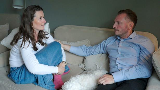 Thomas er den klippe af koksgrå beton, som Mette har gået og ventet på. Foto: Snowman Productions