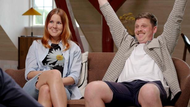 Det så sort ud på glampingturen, men Otto og Amalie var hinandens heroin. Foto: Snowman Productions