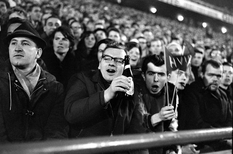 Med 40.600 tilskuere var der ren landskampstemning i Københavns Idrætspark den efterårsaften i 1967, da amatør- og fritidsholdet Hvidovre spillede 2-2 mod Real Madrid. Det er den største kamp i klubbens nu 100-årige historie, som dog også tæller 3-3 mod Juventus i Torino. Foto: Ebbe Andersen