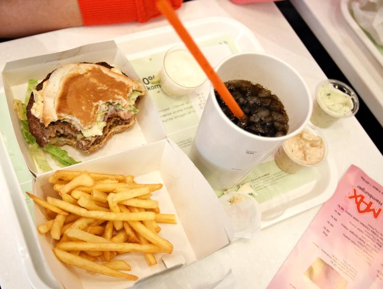 Selv Bente Klarlund Pedersen kan falde i de usunde vaner, når hun er på farten. Men ét redskab har vist sig som det bedste, når den sunde rutine skal genoprettes. Foto: Jens Dresling