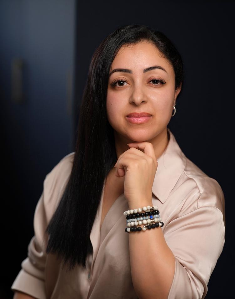 I dag er Linda Sanee kommet ud over skammen og angsten for at blive ekskluderet, og hun håber, at hendes bog kan minde andre kvinder om at tænke sig godt om, før de går ind i et ægteskab.      Foto: Peter Nørby