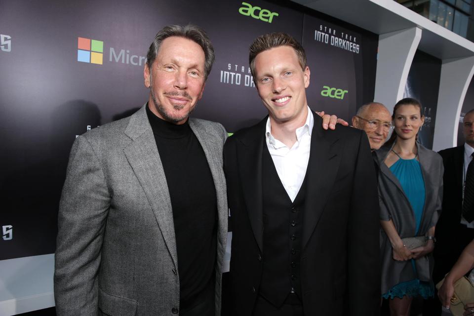 »Man skal tænke på Larry Ellison som en maskine. Hvis du stikker hånden ind i en plæneklipper, bliver den skåret af. Ikke fordi plæneklipperen nærer ond vilje mod din hånd – men fordi det er en plæneklipper, og det er det, den gør«, sagde ingeniøren Bryan Cantrill, der arbejdede under Larry Ellison, til The Washington Post. Den energi – og ubønhørlige drivkraft – er gået i arv til sønnen. Foto: Eric Charbonneau/Ritzau Scanpix
