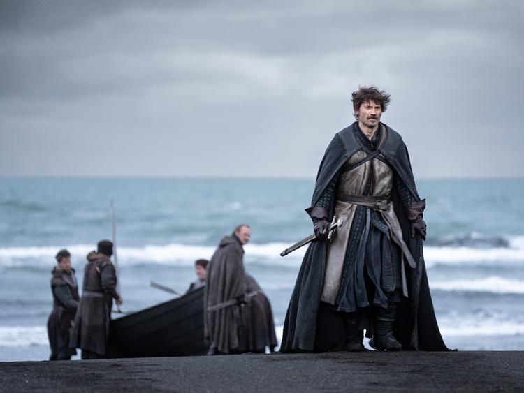 Danske Nikolaj Coster-Waldau (th.) spiller rollen som Vilhelm Erobreren i serien ’King and Conqueror’, som kan ses på HBOMax. Foto: HBOMax