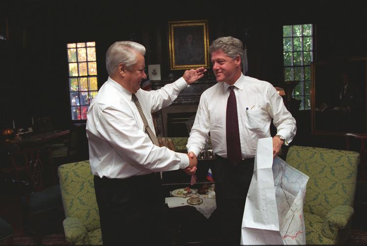 »Du skal vide, at jeg aldrig har udelukket russisk medlemskab af Nato«, sagde den amerikanske præsident Bill Clinton (th.) til sin russiske kollega, Boris Jeltsin.  Foto: Bob Mcneely/White House Photograph Office