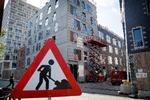 New builds in Nordhavn. Off-plan apartments and other new construction. Copenhagen Harbor. The Århusgade district. Construction and roadwork signage. Foto: Jens Dresling