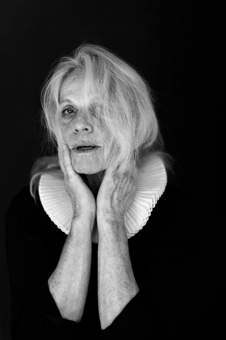 Benedikte Hansen spiller den 69-årige præst, der vakler i troen. Foto: Marjun Danielsen