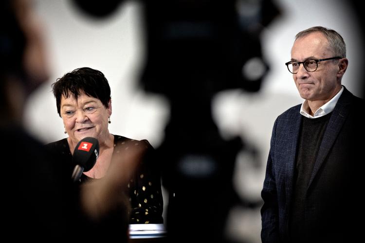 FOA chair Mona Striib is pleased her members are getting a special pay rise in November. She’s pictured here with KL’s Michael Ziegler in 2024. Foto: Martin Lehmann