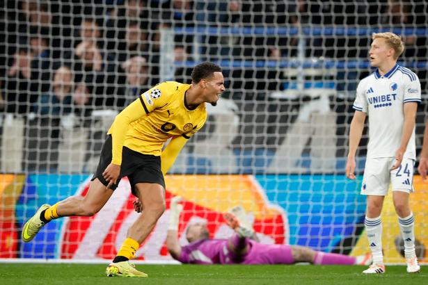 Felix Nmecha scorer til 0-1 mod FCKs Dominik Kotarski. FCKs Birger Meling ser til.   Foto: Jens Dresling