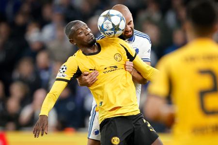 Borussia Dortmunds Serhou Guirassy og FCK's Pantelis Hatzidiakos.   Foto: Jens Dresling