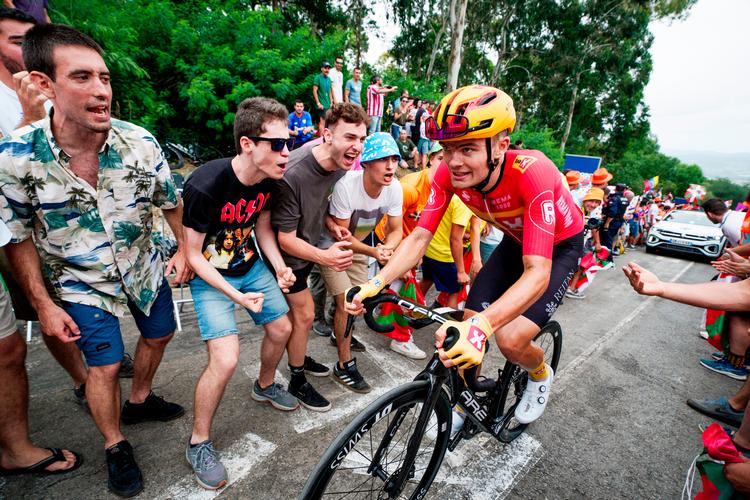 Den 27-årige cykelrytter Anthon Charmig kørte for Uno-X i flere sæsoner, før han fra 2024 skiftede til Astana. Nu skifter han tilbage til Uno-X. Foto: Tariq Mikkel Khan