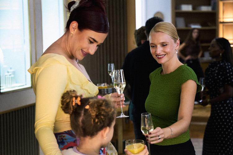 Maria Cordsen og Clara Dessau kæmper med rollerne som Ashley og Tea. Foto: Netflix