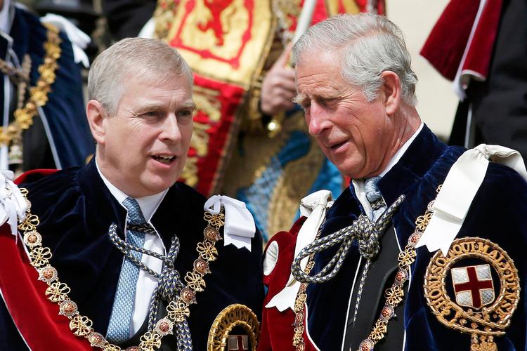 Prins Andrew er en af de mange magtfulde mænd, som Virginia Giuffre hævder at have misbrugt hende seksuelt i sin nye bog 'Nobody's Girl'.  Foto: Peter Nicholls/AP