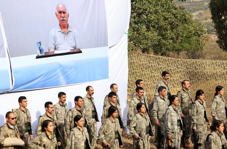 PKK-krigere på parade i Qandil-bjergene i det nordlige Irak. Foto: Thaier Al-sudani/Ritzau Scanpix