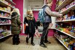 I Bente Klarlund Pedersens familie er slik noget, man kun spiser om fredagen. Og den leveregel retter børnebørnene sig nemt efter. Foto: Lasse Kofod