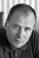 Arnaldur Indridason (f. 1961) er en af Islands mest populære krimiforfattere. Han har modtaget flere priser for sine bøger, bl.a. Glasnøglen for bedste nordiske krimi og den engelske The Crime Writer’s Gold Dagger Award. Foto: Einar Falur