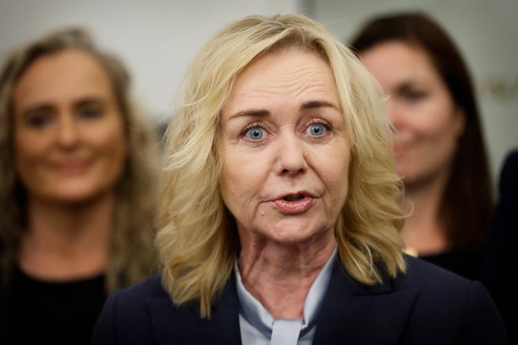 Doorstep om finanslovsaftale for 2026 i Finansministeriet. Aftalen blev indgået mellem SVM-regeringen og  De Konservative. Det Konservative Folkepartis partileder Mona Juul (K). Foto: Jens Dresling (arkiv)