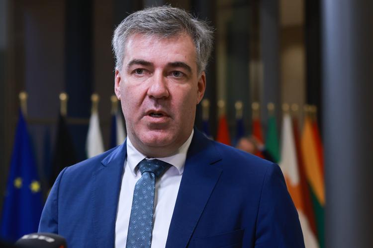 Under EU-formandskabet bruger klimaminister Lars Aagaard (M) meget tid i Bruxelles eller som her i Luxembourg. En række klimaministre skruer ned for klimaambitionerne, fordi de er bange for højrepopulismen, fortæller han. Foto: Olivier Hoslet/Ritzau Scanpix