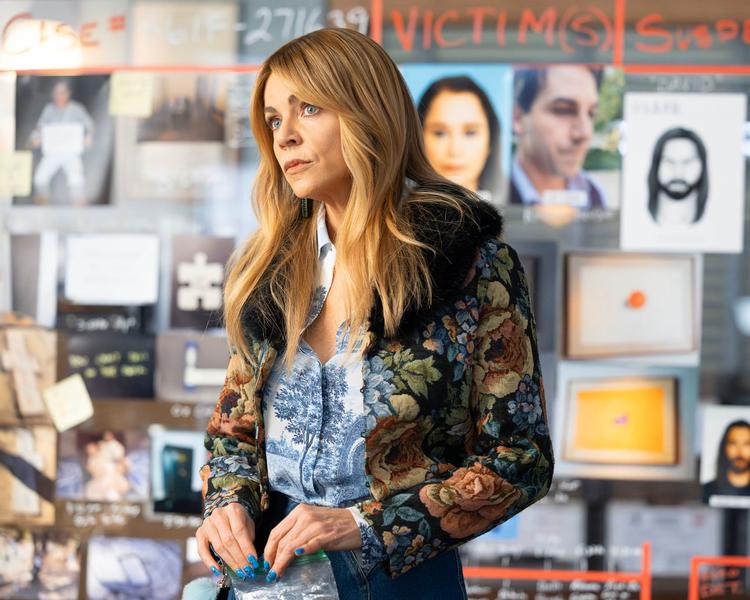 Kaitlin Olson spiller Morgan Gillory, der er mere end almindeligt smart og også frækkere, end politiet tillader.  Foto: Disney+